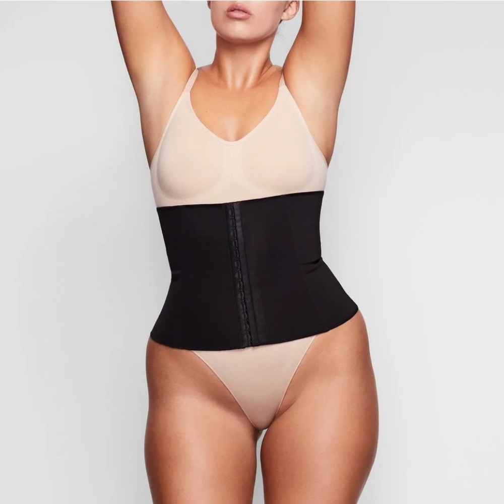 Brand New Skims Large Waist Trainer in Onyx